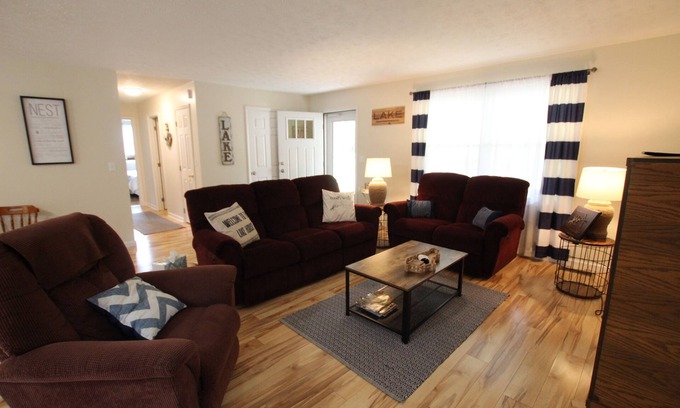 Monticello House | Comfortable lake living, pool access, 3 miles to marina