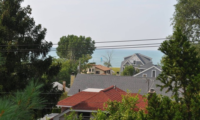 Michigan City Cottage | Comfortable Lake Michigan Cottage Beautiful Beach Reasonably Priced
