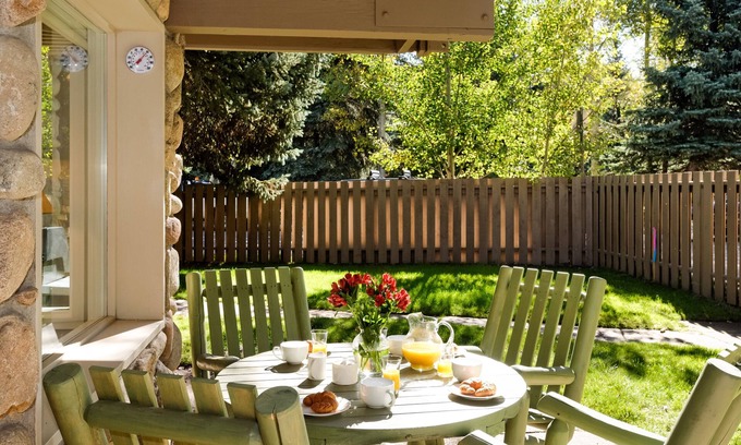 Aspen Condo | Comfortable & Modern 2 Bedroom Apartments - Right on the Slopes!