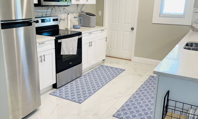 Lakeshore South House | Comfortable new 2- bedroom house