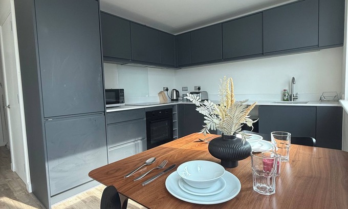 Old Trafford Apartment | Comfortable one bedroom apartment located in old Trafford !