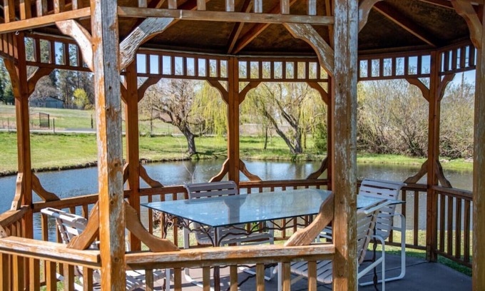 Ashland House | Comfortable, Private Guest Lodging