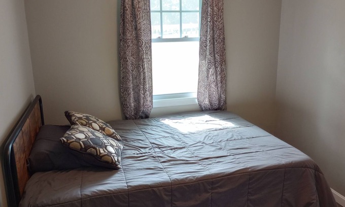 Southwick House | Comfortable Private Rooms near Congamond Lakes in Southwick