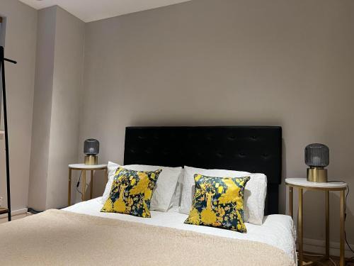 Blackheath House | Comfortable room in a luxurious apt with parking in Blackheath