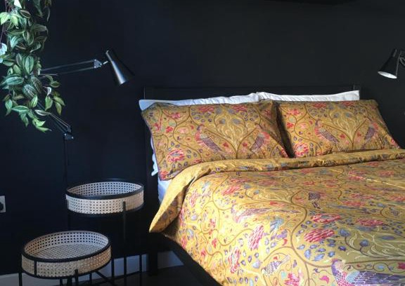 Glastonbury House | Comfortable rooms with live in host, walking distance to the High St & more
