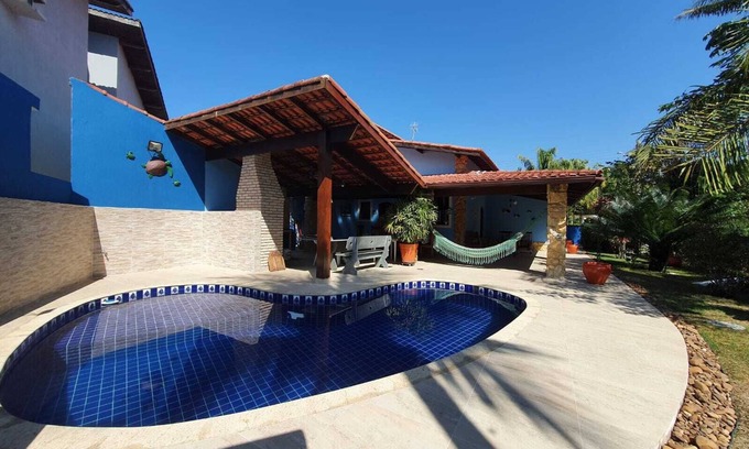 Guarutuba House | Comfortable single storey house, air conditioning, 50 meters from the beach-Wi-Fi (500MB)
