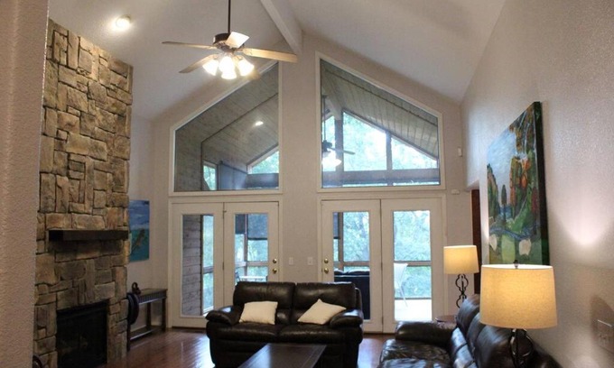 Bella Vista House | Comfortable-Spacious 4 bedroom home for you!