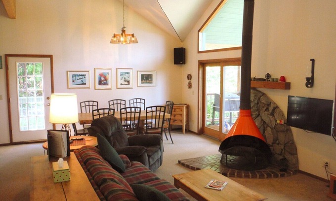 Whitefish Cabin | Comfortable & Spacious Ski-In/Ski-Out Cabin