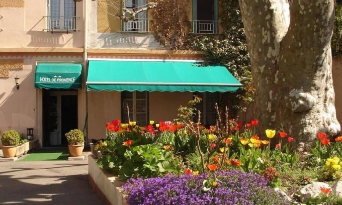 Digne-les-Bains Hotel | Comfortable Stay with Free Parking! Close to Terain de pétanque