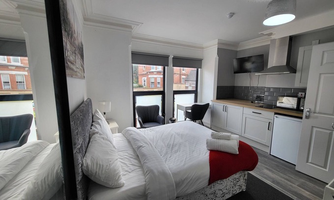 The Park Apartment | Comfortable Stay - Fishpond Dr