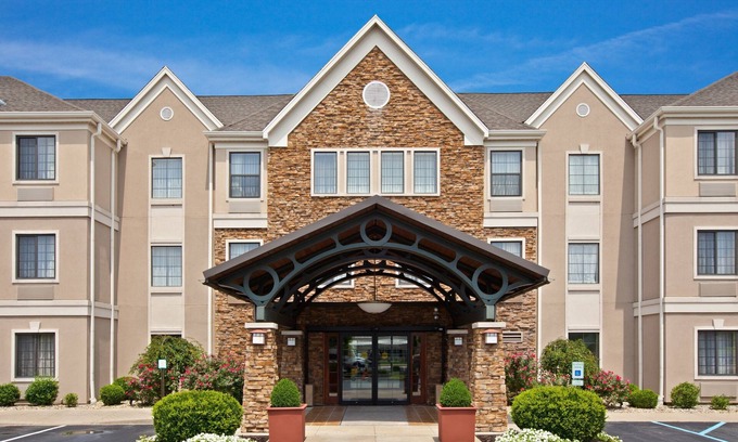 Middletown Condo | Comfortable Suite! Free Breakfast Buffet + Shared Outdoor Pool. Close to Ford Motor Company!