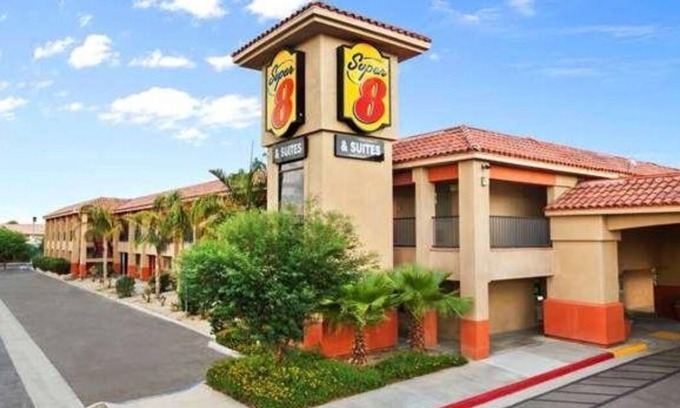 Indio Apartment | Comfortable Super 8 Hotel Suites with Pool and BBQ Area in Indio, Near Coachella