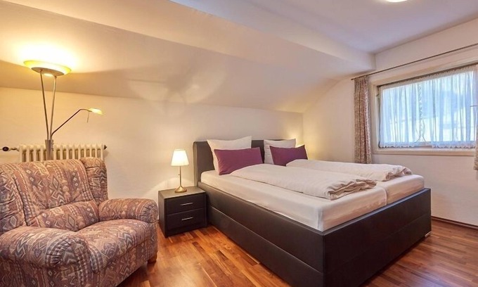 Entfelden Apartment | Comfortable three-room vacation apartment with kitchen and south-facing balcony