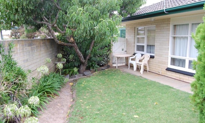 Victor Harbor House | Comfortable Unit Close to the Beach
