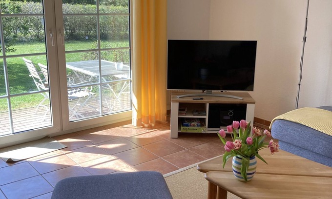 Wieck auf dem Darss Apartment | Comfortable vacation apartment on ground floor of a thatched-roof country home