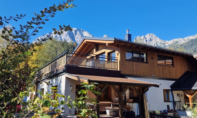 Leogang House | Comfortable vacation home near ski slopes, large sunny garden