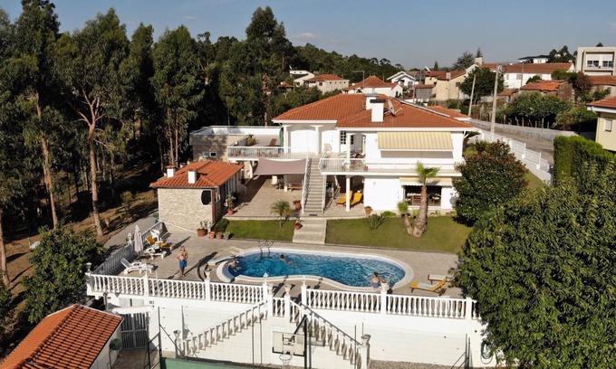 Santa Maria da Feira House | Comfortable vacation villa for 4 to 8 people