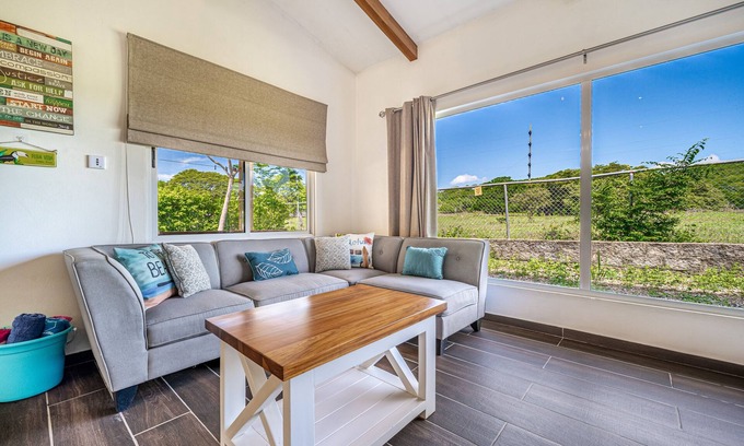 Villarreal House | Comfortable villa with 2 king beds, fast Wi-Fi, full kitchen & patio