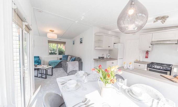 Troutbeck Bridge Ski Chalet | Comfortable, well located lodge at popular White Cross Bay Holiday Park with access to the Lake