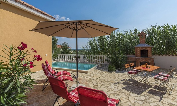 Rojci Cottage | Comfortably and lovingly furnished villa with pool for a relaxing family holiday