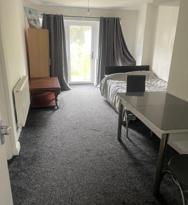 Hacton House | ComfortVilla LR