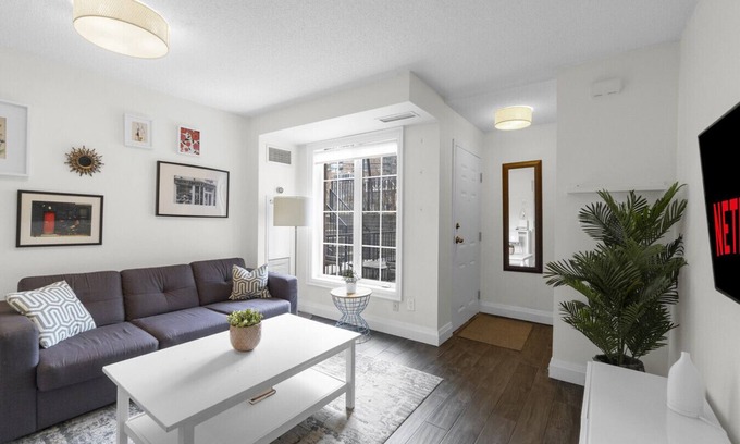 Niagara Hotel | Comfy 1BR - King West - Transit Access - Gym