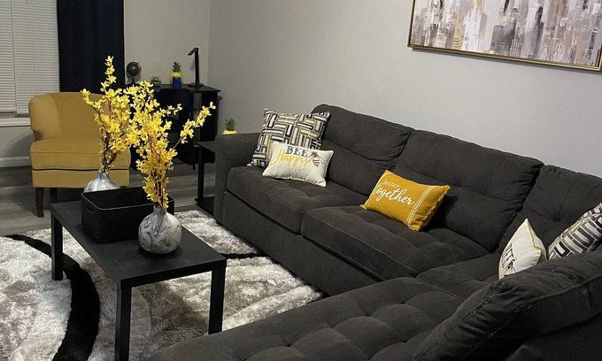 Westover House | Comfy 2 Bedroom 2.5 bath Downtown Fayetteville