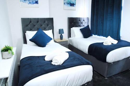 Birmingham Apartment | Comfy 2nd Home stays Erdington-Birmingham Retreat - Sleeps 5-6 - Free Parking - Superfast WiFi - Ideal for Contractors - Group - Long Stays