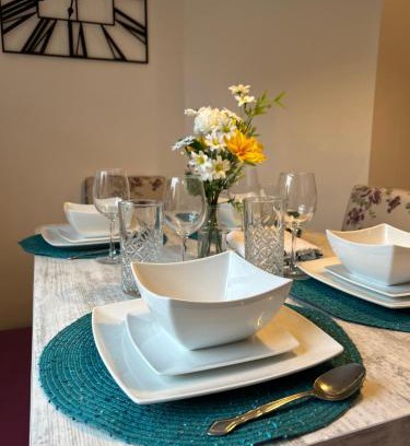 Swindon House | Comfy 3 bed house North Swindon