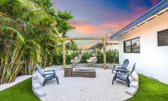 North Miami Beach Villa | Comfy and Luxurious Villa Near SB Heated Pool Fire Pit