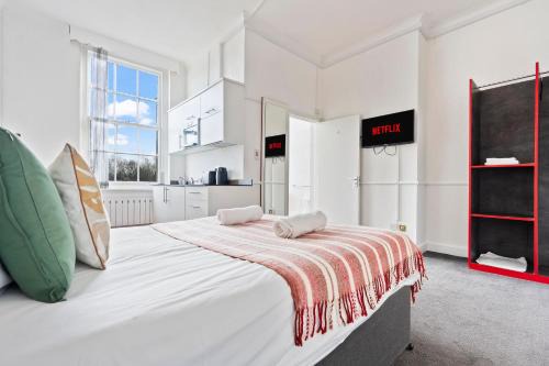 Dudley Apartment | Comfy and Relaxing space in Dudley with Parking