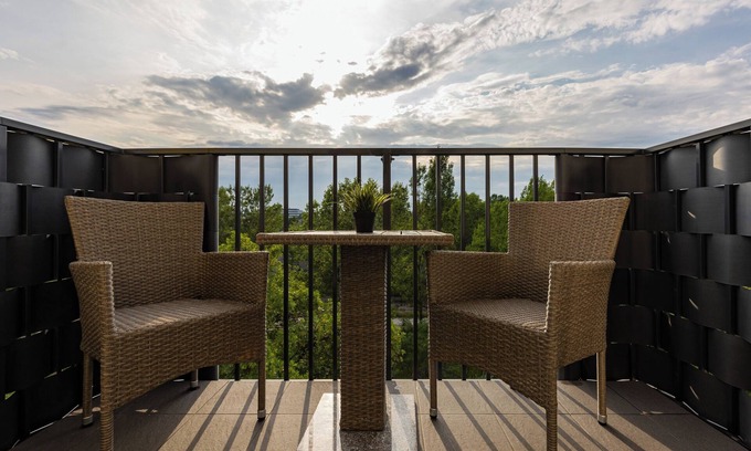 Wlochy Apartment | Comfy Apartment With Parking by Renters