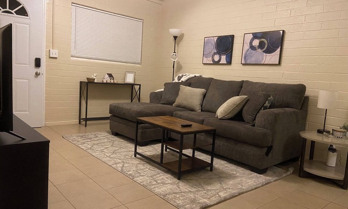Encanto Apartment | Comfy APT near PHX Children's Hospital. Pet friendly.