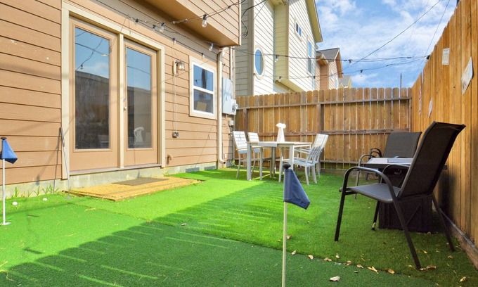 Garden Oaks House | Comfy beautiful home, minutes from heights/downtown
