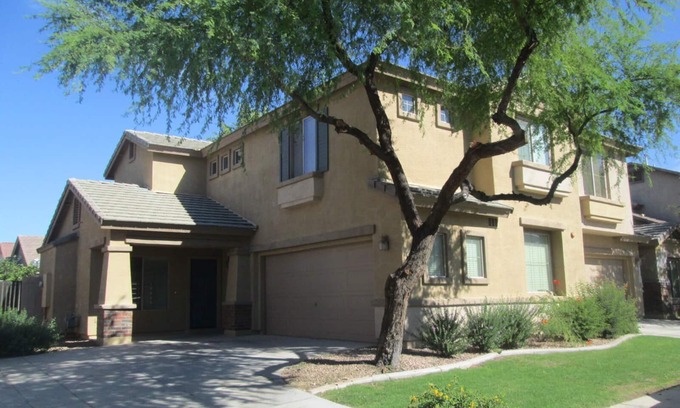 Val Vista Classic House | Comfy City Retreat 3BR & 2.5BA