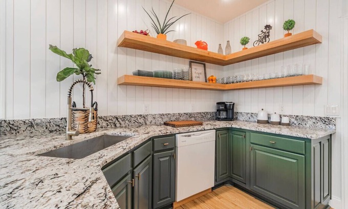 Bentonville House | Comfy, Clean & Crazy Close to Coler Creek