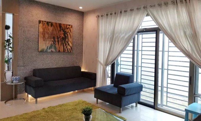 Taman Mount Austin House | Comfy Corner House Mount Austin
