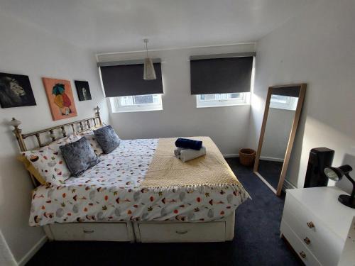 Basildon Apartment | Comfy & Cozy Crib