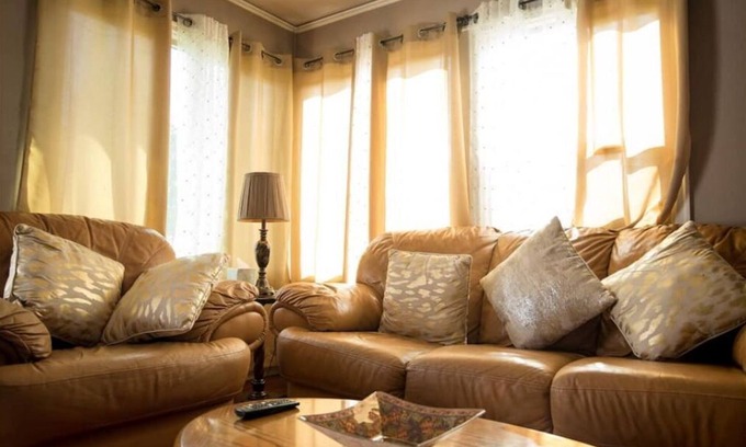 Montavilla House | Comfy & Cozy For The Professional & Family