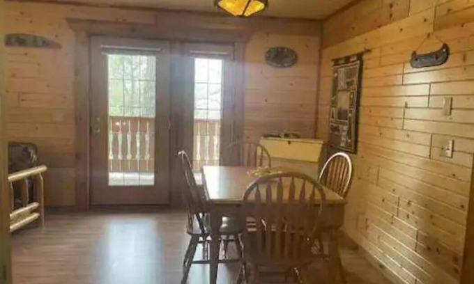 Warrens Cabin | Comfy cozy log cabin, spectacular view.