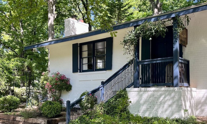 Greenville House | Comfy Cozy Quaint Home