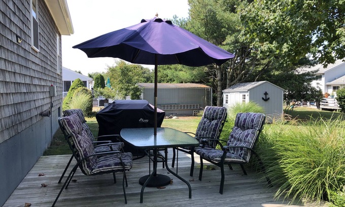 Narragansett House | Comfy Cozy Updated Home by Scarborough Beach