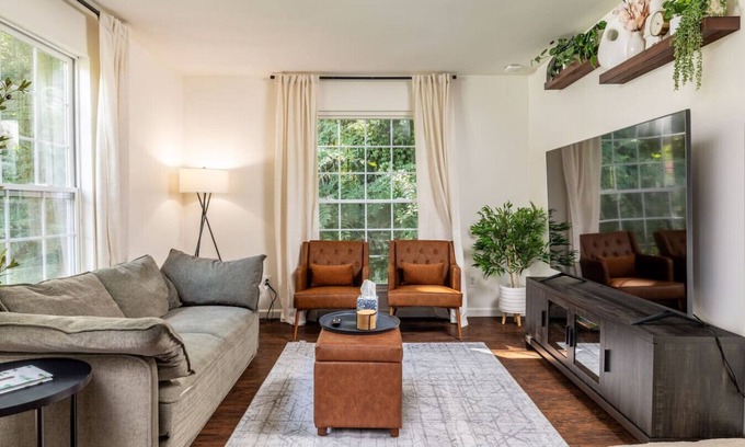 Maryville House | Comfy Duplex w/2 Kings+Sofa Bed