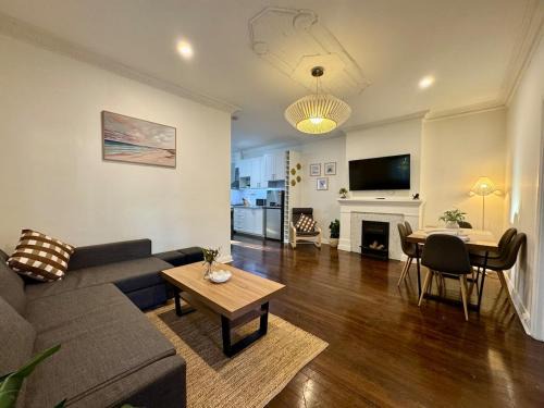 South Plympton House | Comfy family home-15 mins to CBD & beach