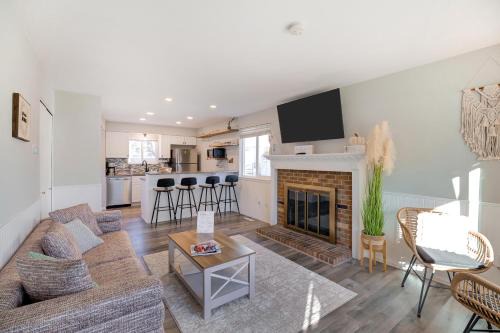 Arvada Apartment | Comfy Family-size Townhome 2BR-5 People near Old town Arvada-10min walk