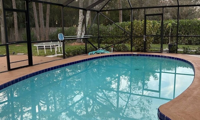 Wellington House | Comfy House with Pool Near Polo Club in Wellington