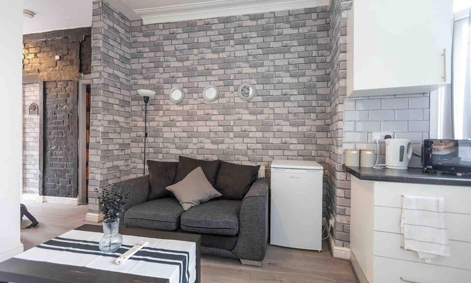 Chapeltown Apartment | Comfy One Bed Room Flat Near Leeds City Centre