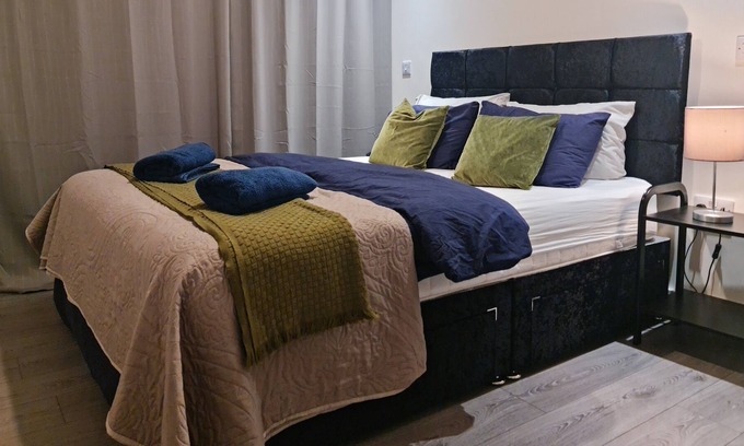Hemel Hempstead Apartment | Comfy One Bedroom Entire Apartment With 270 Degree View and Private Balcony