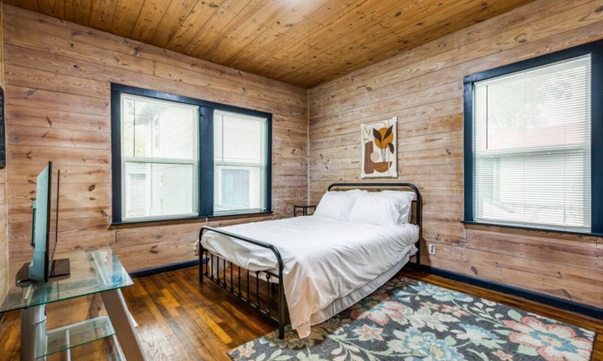 Beacon Hill House | Comfy Private Room w/Bathroom Close to Riverwalk/Attractions