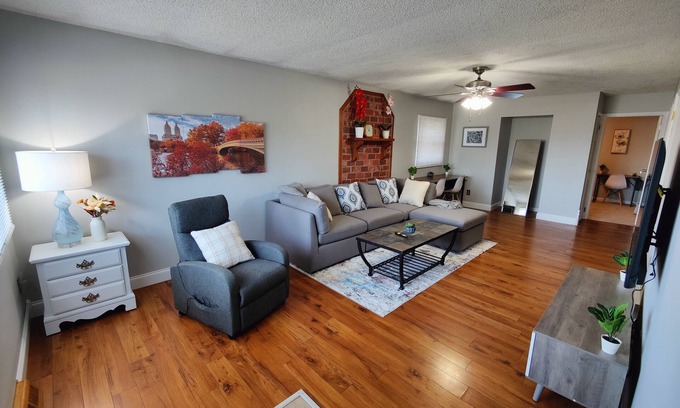 Elmira House | Comfy Ranch House [3 BR/2 BA] Pool and Park
